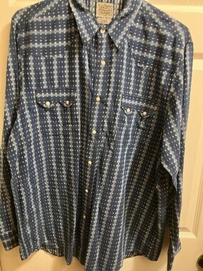Men's Vintage Lucky Western Wear Blue Patterned Long-Sleeve Button-Up Shirt